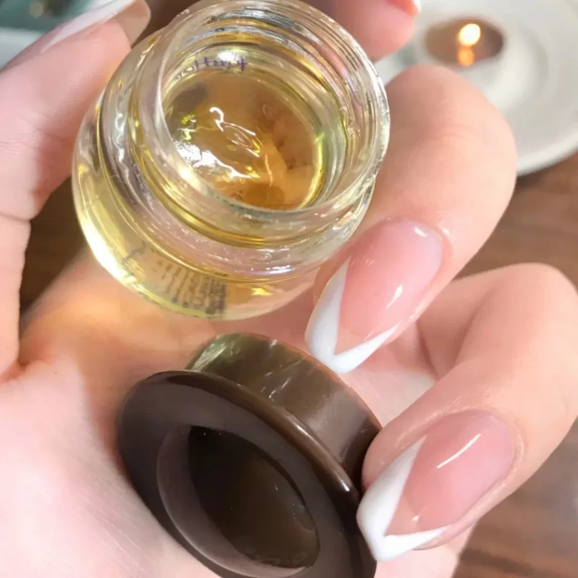 Cuidado para atenuar las arrugas de los labios y eliminar la piel muerta