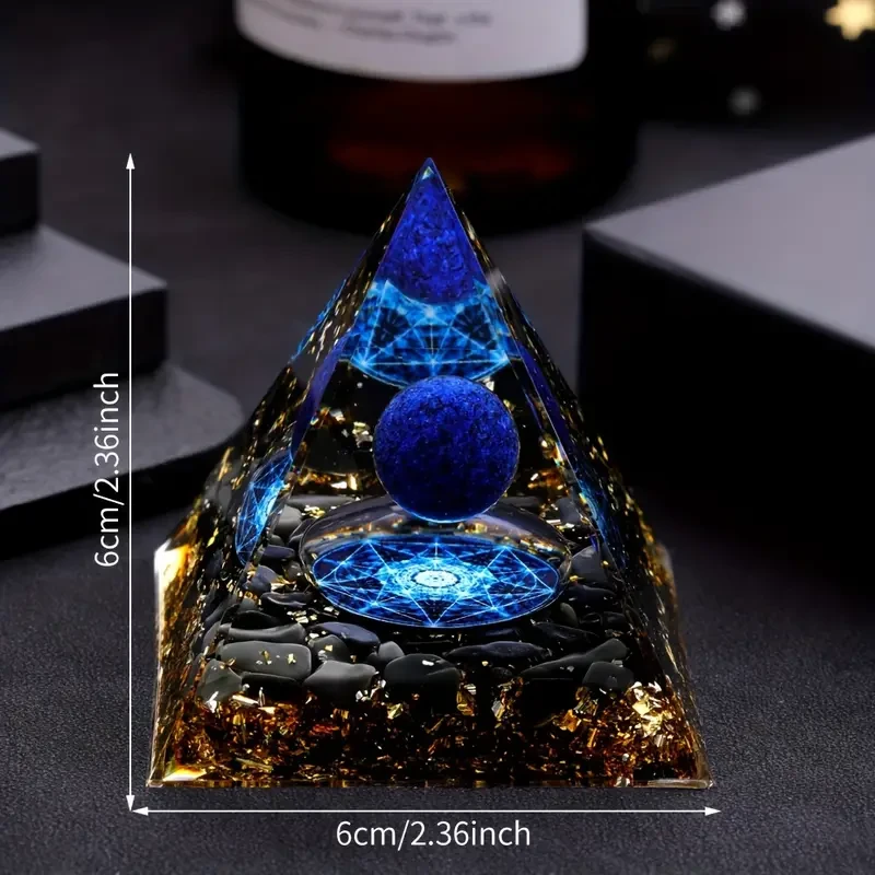 Pirámide de piedra natural con bola de lapislázuli: regalo de decoración y meditación para el hogar.