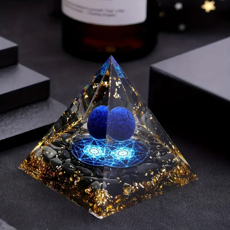 Pirámide de piedra natural con bola de lapislázuli: regalo de decoración y meditación para el hogar.