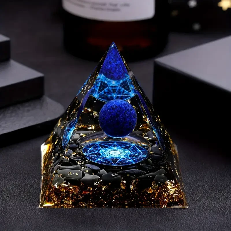 Pirámide de piedra natural con bola de lapislázuli: regalo de decoración y meditación para el hogar.