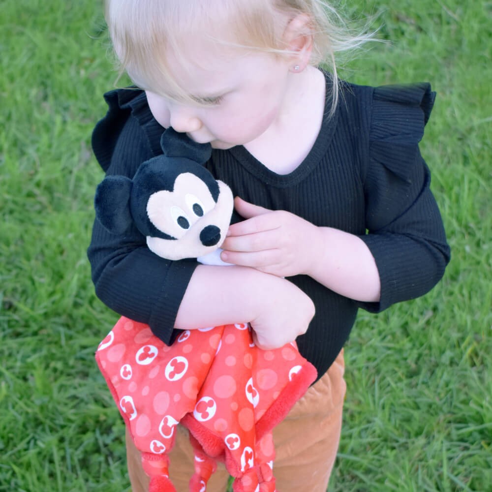 Manta anudada de Mickey Mouse