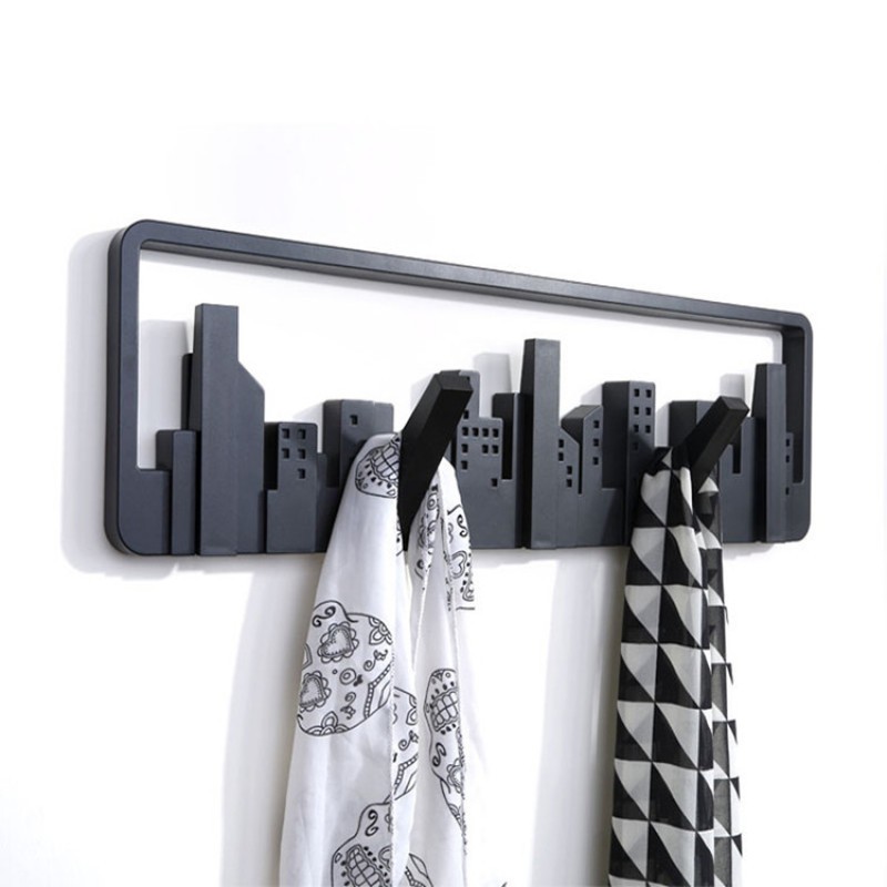 Perchero de pared con diseño de paisaje urbano negro