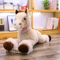 Caballo de peluche suave y tierno