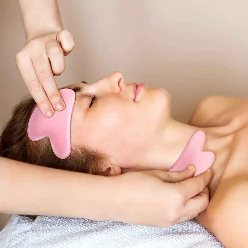 Masajeador facial con rodillo en forma de corazón