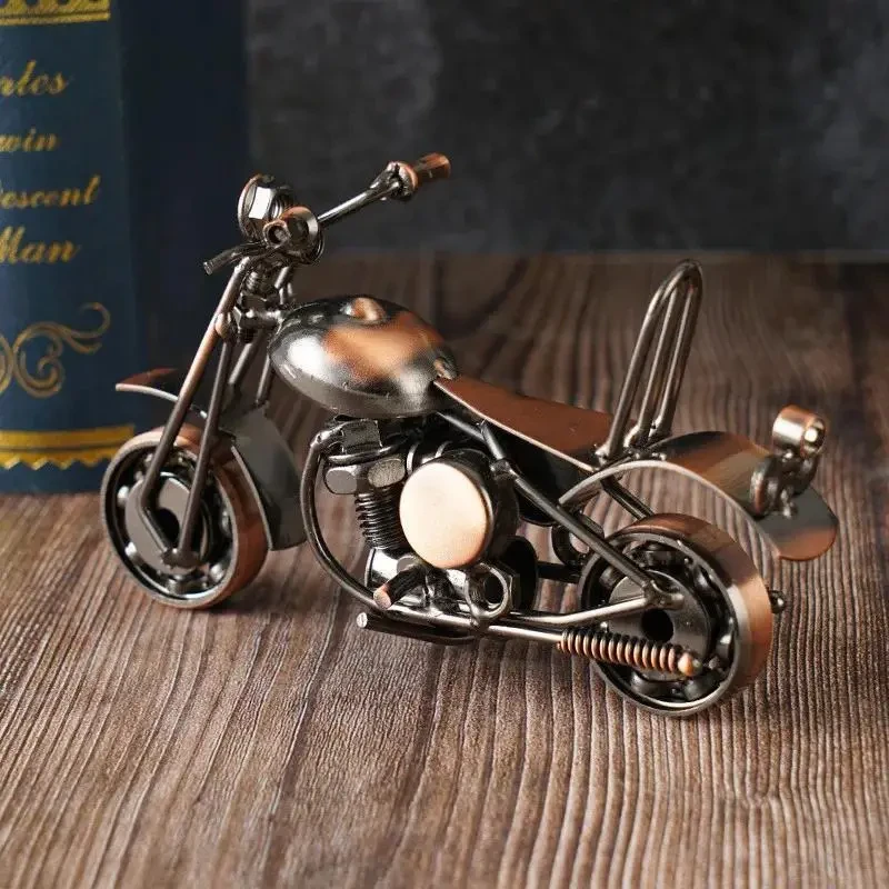 Figura de motocicleta de arte de hierro vintage