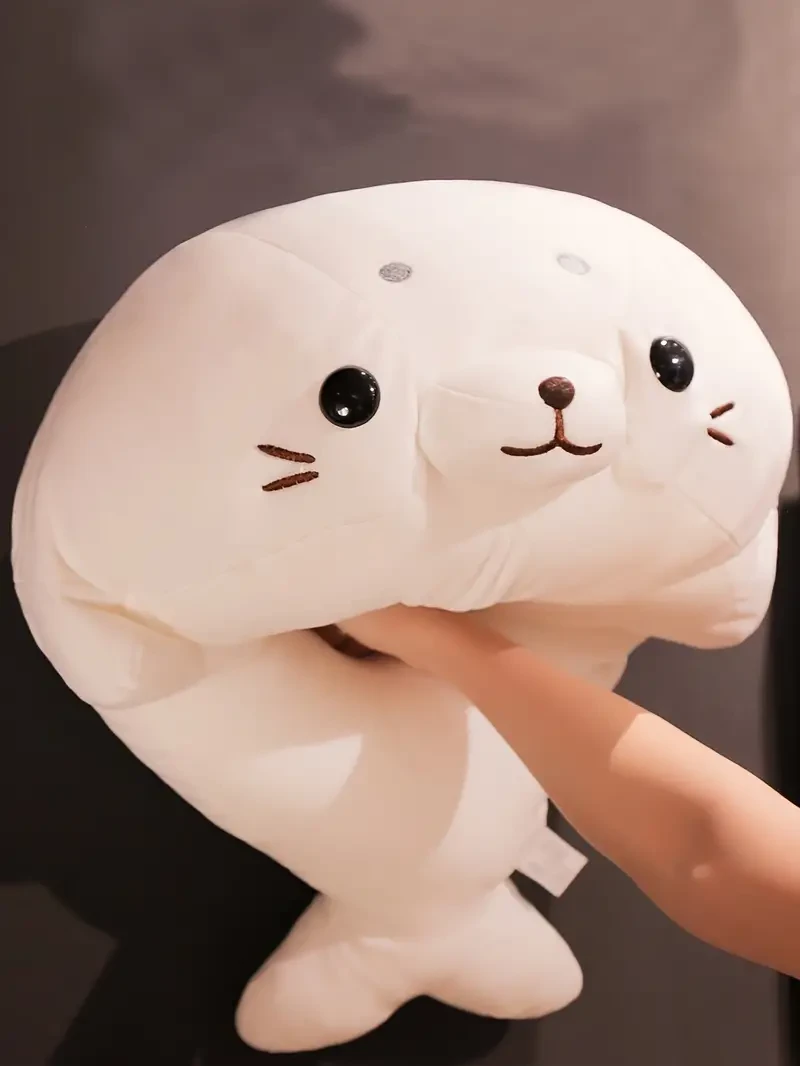 Adorable peluche de foca blanca: suave, tierno y creativo, con postura acostada.