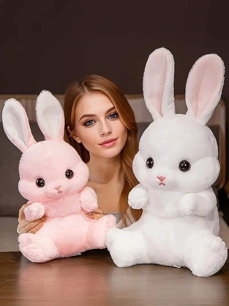 Adorable conejo de orejas largas de peluche
