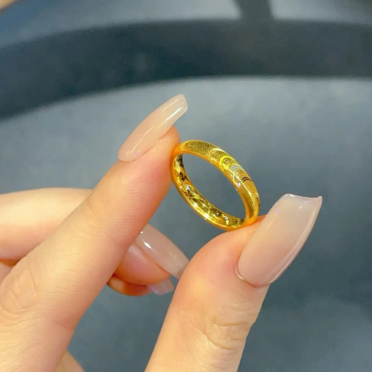Anillo intermitente de ojo de gato dorado