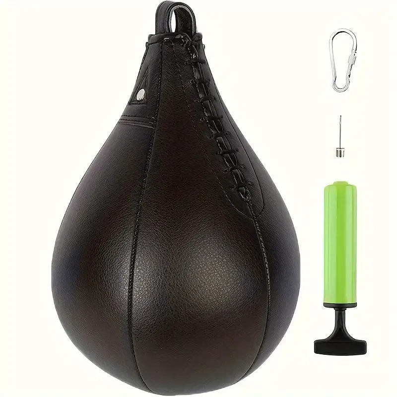 Saco de boxeo colgante con forma de pera para entrenamiento en gimnasios interiores.