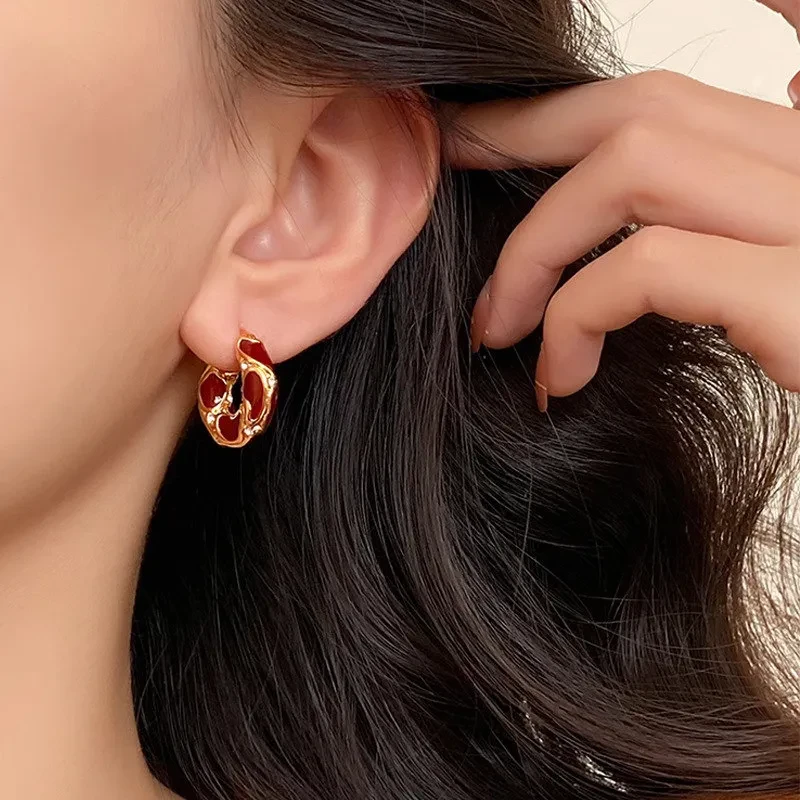 Pendientes de aro pequeños con textura de metal y esmalte de color moderno para mujer, chapados en oro, con hebilla de oreja llamativa, regalos creativos.