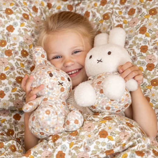 Peluche pequeño con estampado de flores vintage de Miffy
