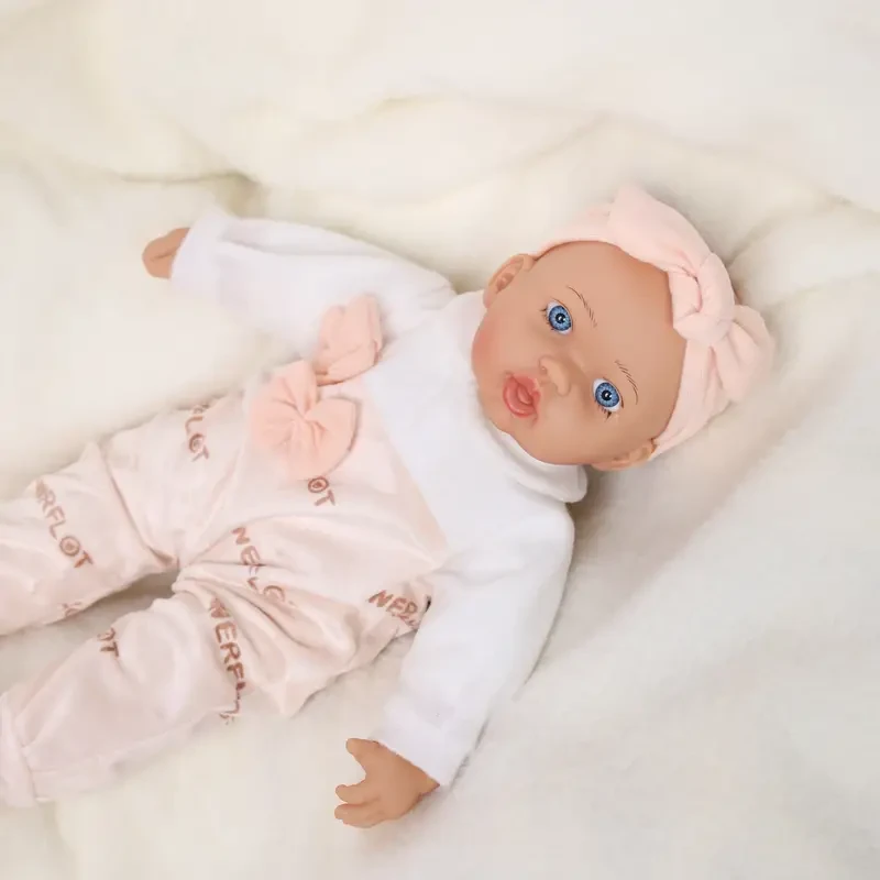Muñeca Reborn de 40,64 cm, de alta calidad, pintada a mano, con cuerpo de tela suave y cabello enraizado. Perfecta para Halloween, Acción de Gracias, Navidad o Pascua. Adecuada para edades de 3 a 6 años.