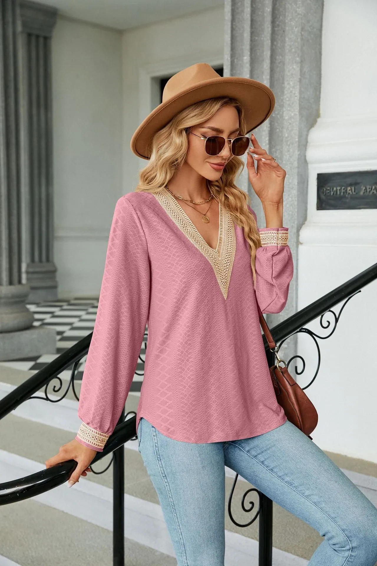 Camiseta holgada de manga larga con cuello en V y costuras de encaje para mujer