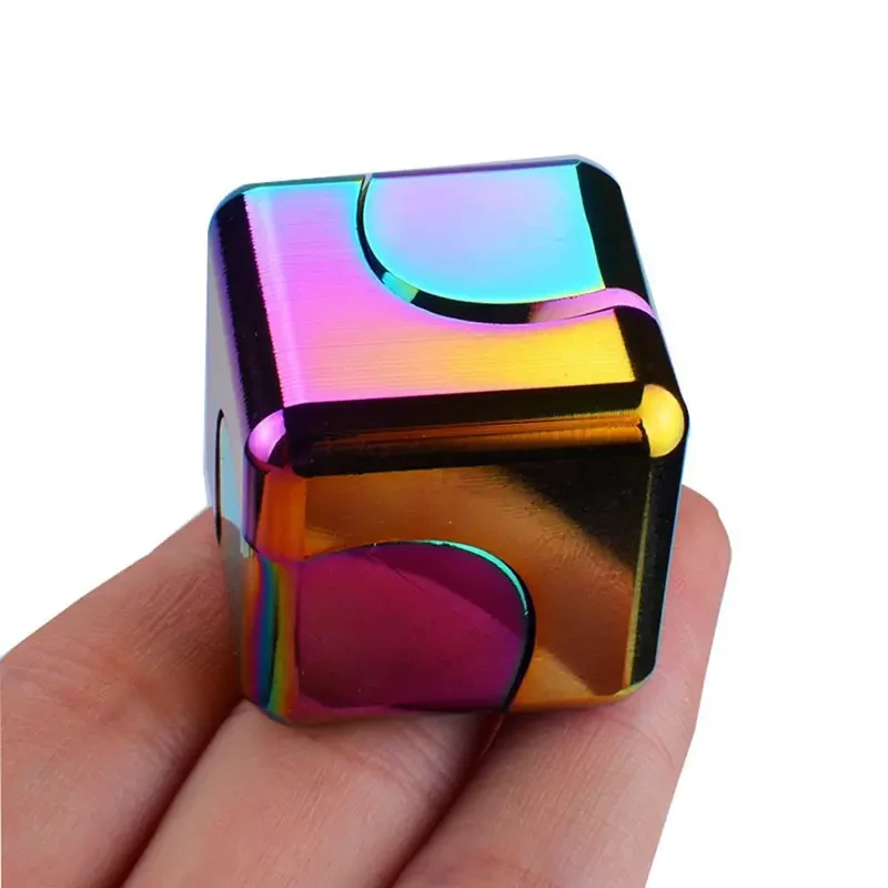 Cubo giratorio de metal con dados mágicos cuadrados - Juguete antiestrés EDC para TDAH y autismo