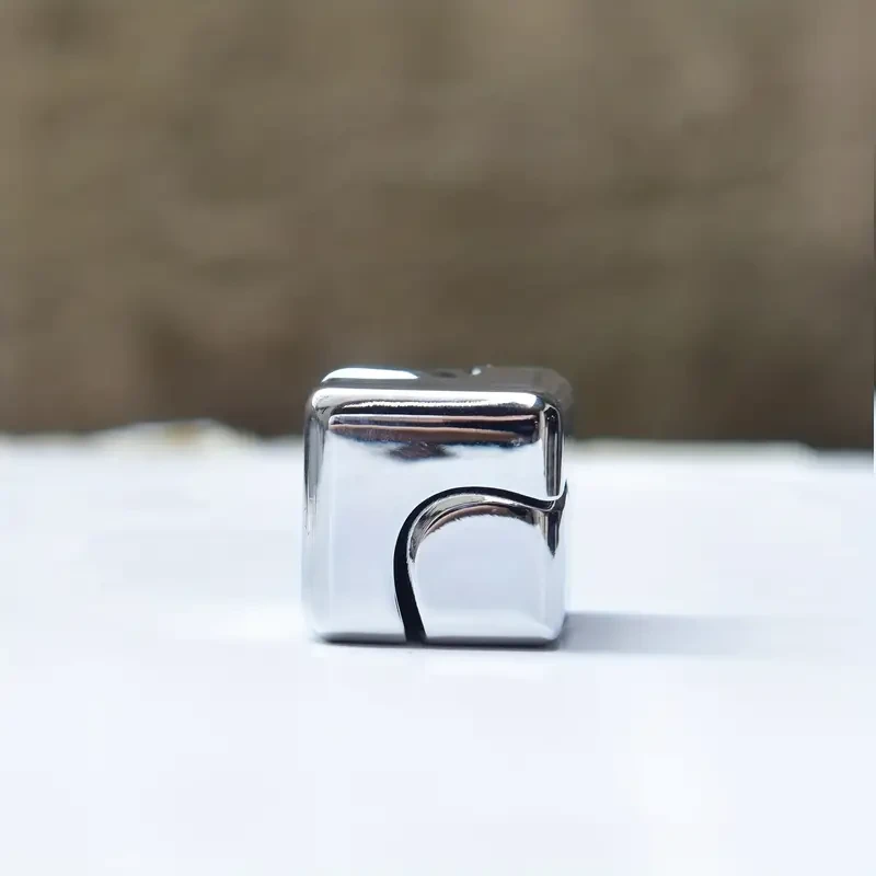 Cubo giratorio de metal con dados mágicos cuadrados - Juguete antiestrés EDC para TDAH y autismo