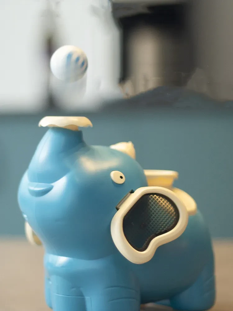Juguete de dibujos animados de elefante de celebridades de Douyin Net, divertido spray humidificador para niños con cabina de música y luz.