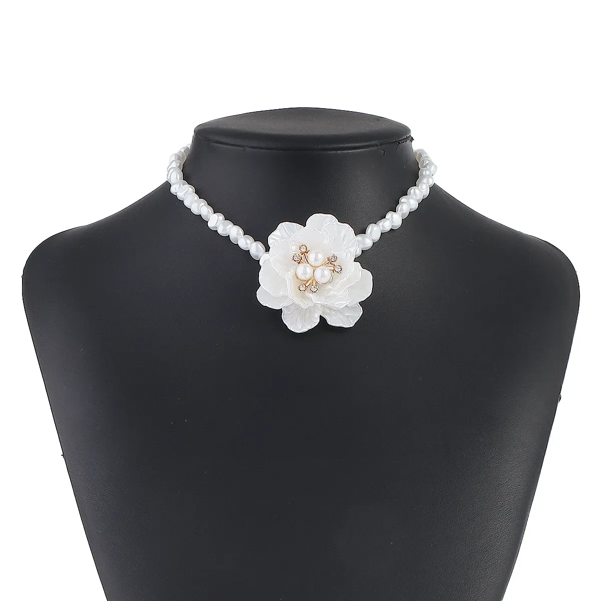 Collar romántico de perlas de camelia tridimensionales