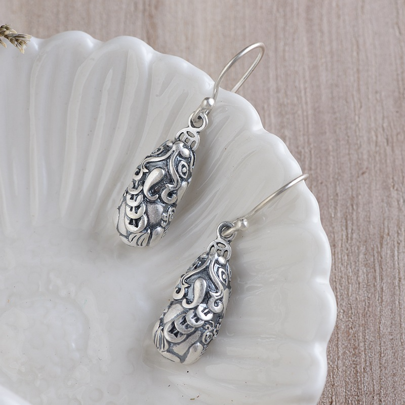 Pendientes minimalistas con estilo retro para mujer