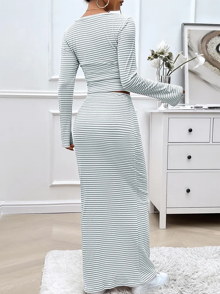 Conjunto de vestido informal de punto a rayas de manga larga con contraste de colores para mujer