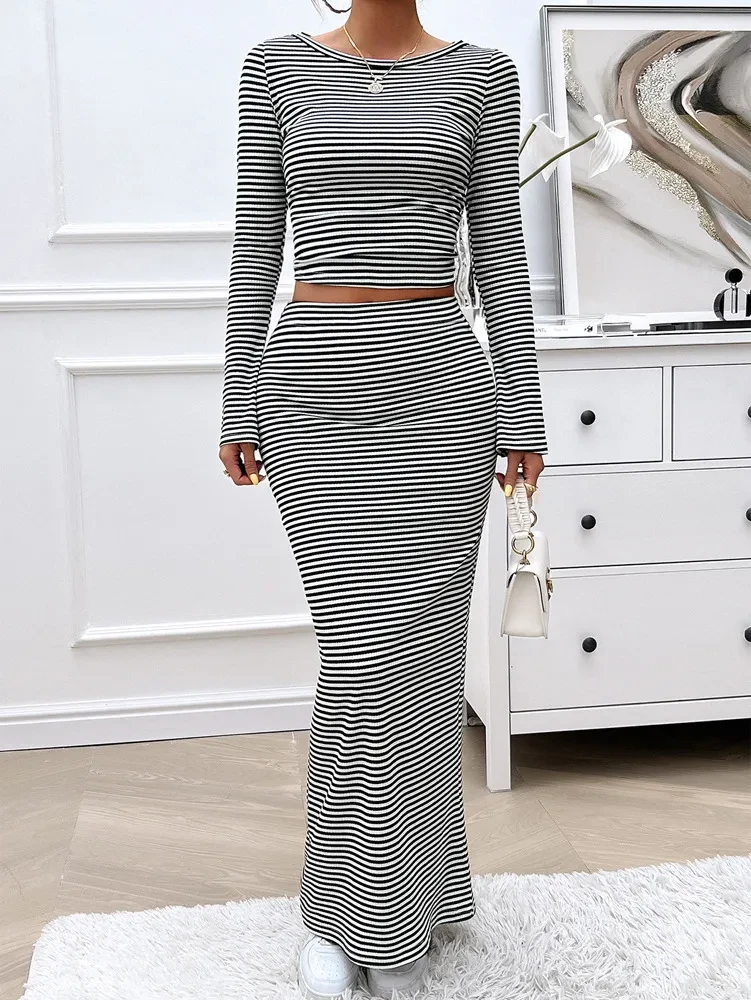 Conjunto de vestido informal de punto a rayas de manga larga con contraste de colores para mujer