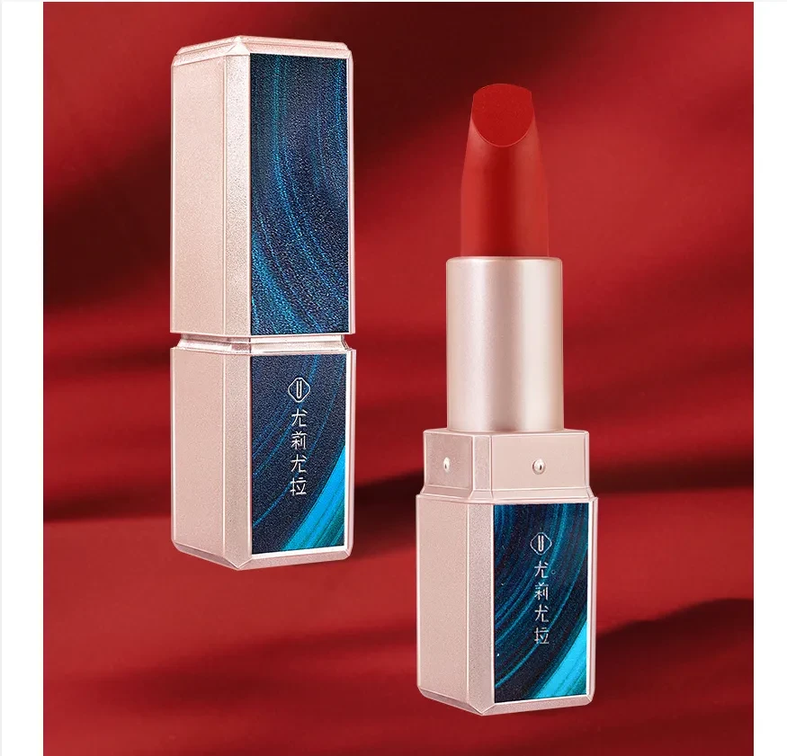 Base de maquillaje en cojín con lápiz labial