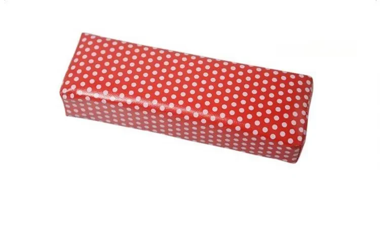 Almohada para la mano con uñas