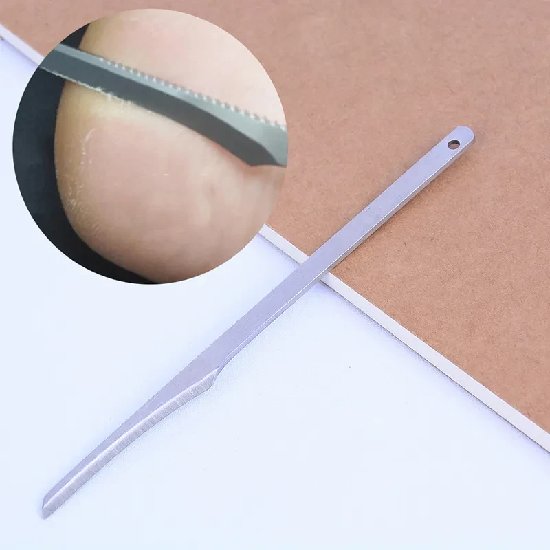 Espátula plana de acero inoxidable para manicura y pedicura.
