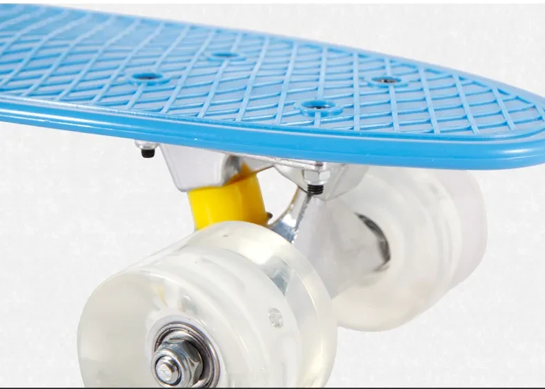 Patineta de cuatro ruedas con personalidad creativa de moda