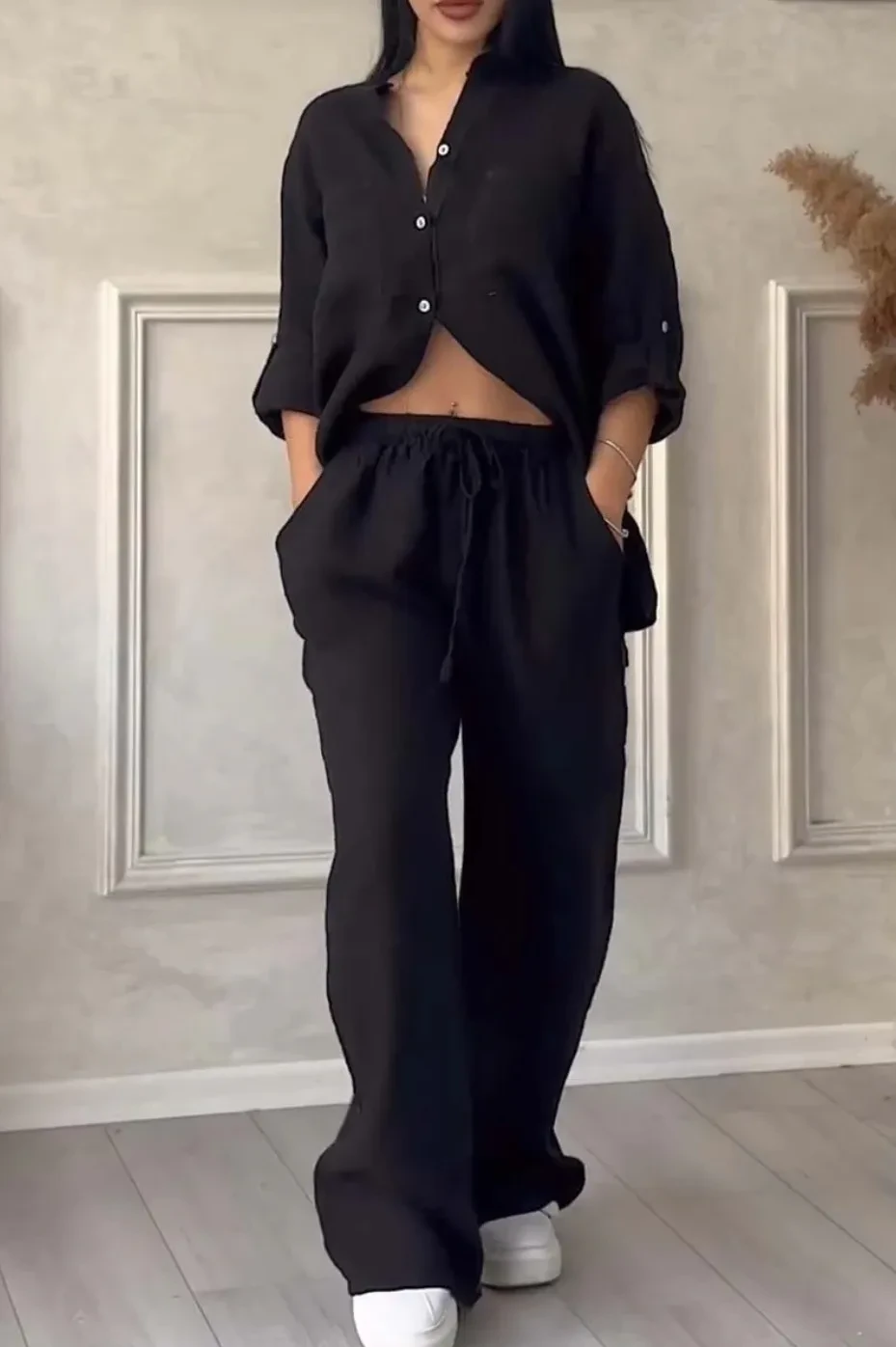Traje de dos piezas con cordones y pantalones anchos para mujer