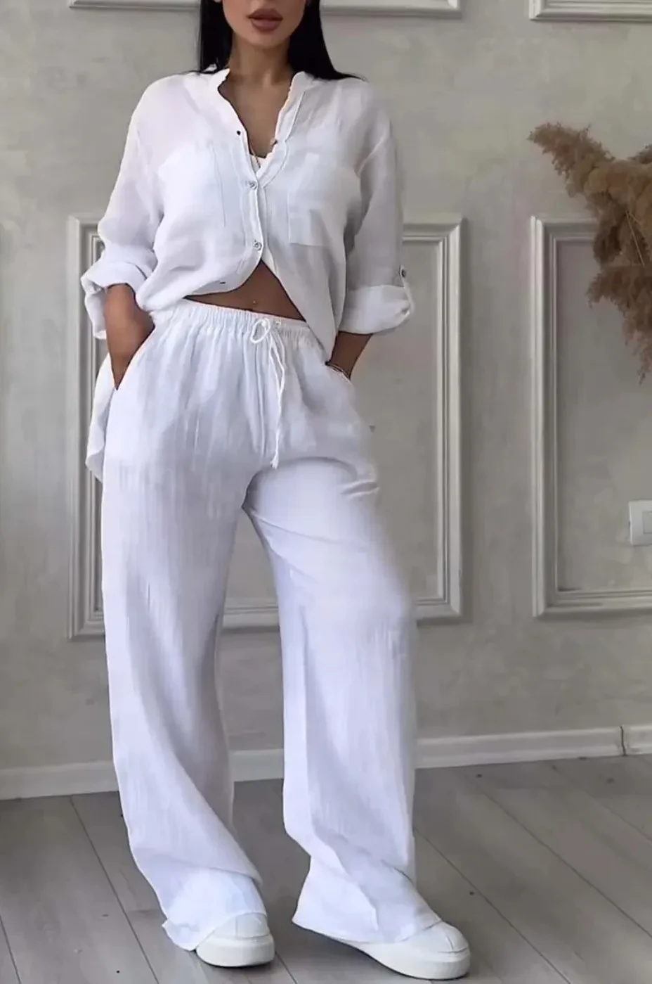 Traje de dos piezas con cordones y pantalones anchos para mujer