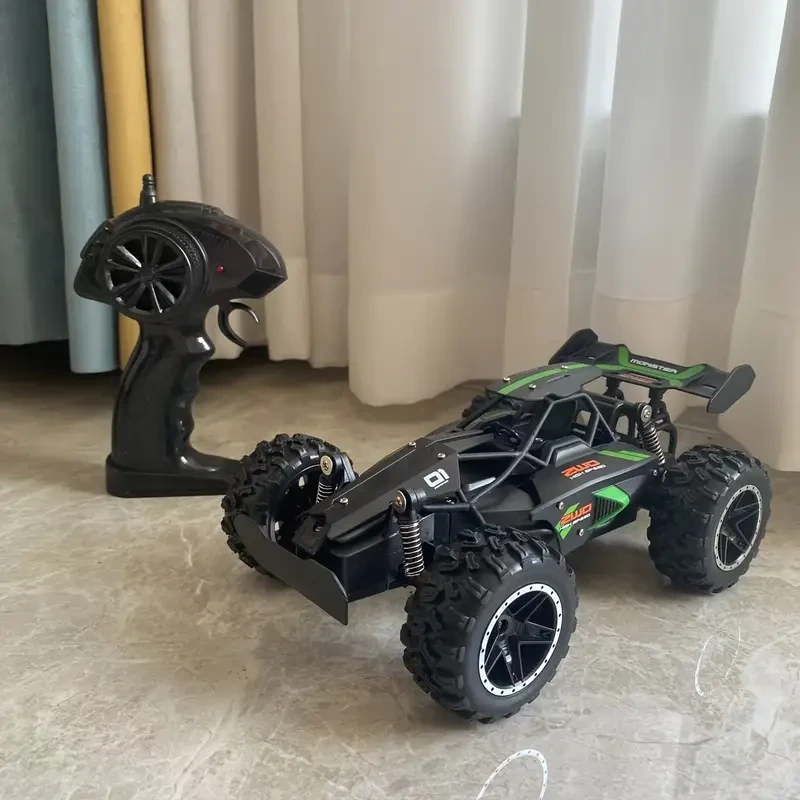 Drift King de alta velocidad 2.4G 1:18: Autos con velocidad de 15 km/h, neumáticos anticolisión y capacidad todoterreno para diversos tramos de carretera.