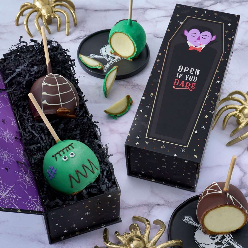 Regalo espeluznante de dúo de manzanas acarameladas cubiertas de chocolate