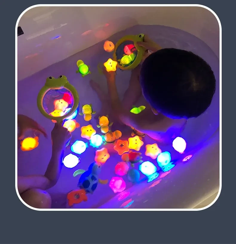 Juguete de baño flotante con forma de animal que brilla en el agua