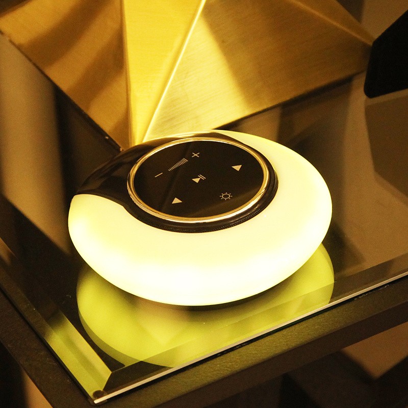 Lámpara de escritorio LED con altavoz estéreo y subwoofer Bluetooth creativo, atenuación continua, luz nocturna táctil plegable