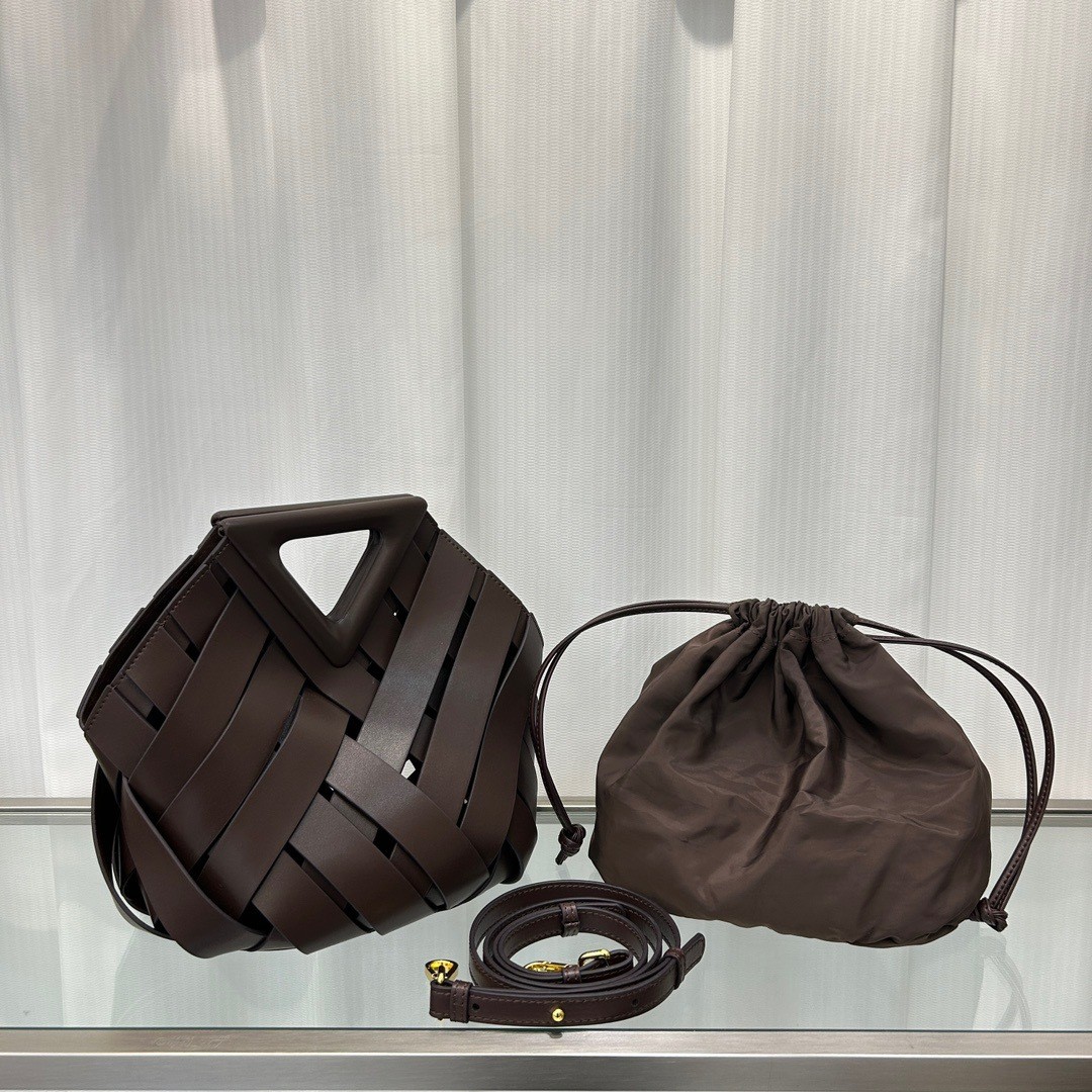 Bolso bandolera triangular con hebilla magnética para mujer