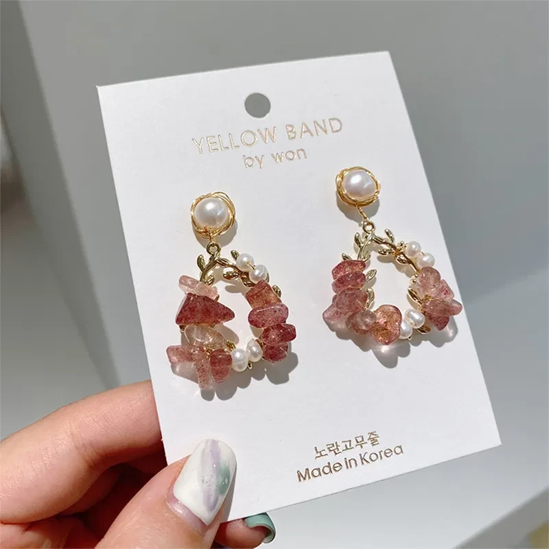 Pendientes de perlas con temperamento de súper hada, pendientes de red de cristal rojo, diseño de pendientes de hoja