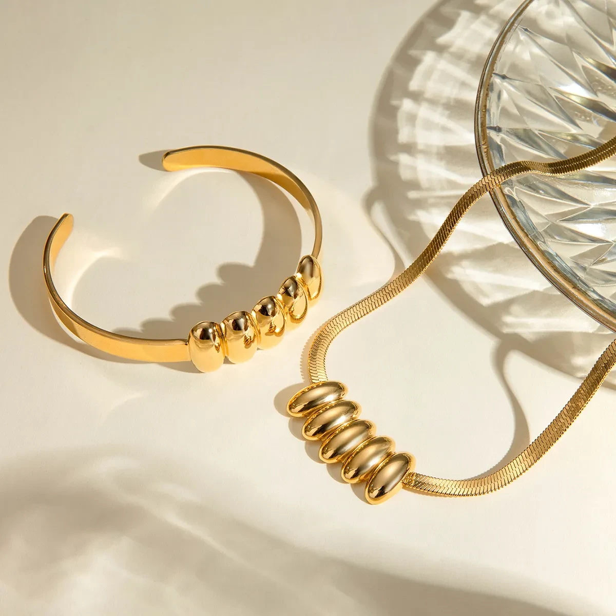 Collar ovalado de cintura pequeña brillante de acero inoxidable y oro de 18 quilates