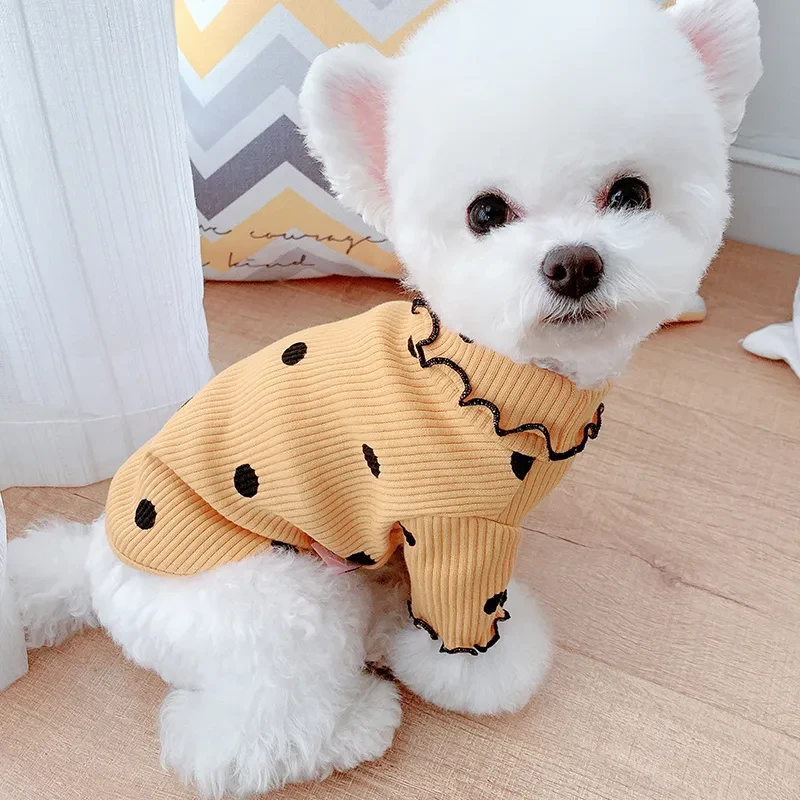 Camisa de cuello alto con lunares para perro