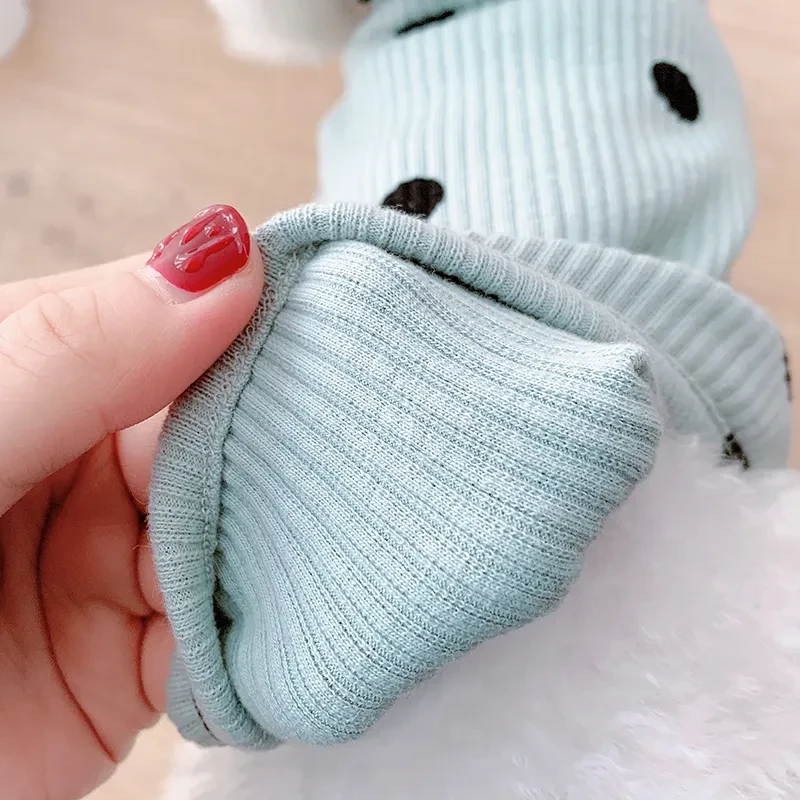 Camisa de cuello alto con lunares para perro