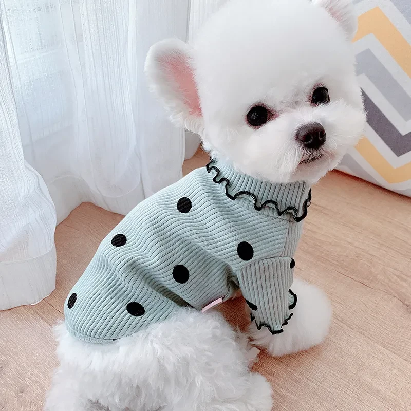 Camisa de cuello alto con lunares para perro