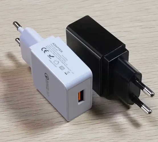 Cargador inalámbrico para teléfono móvil, reloj y auriculares.