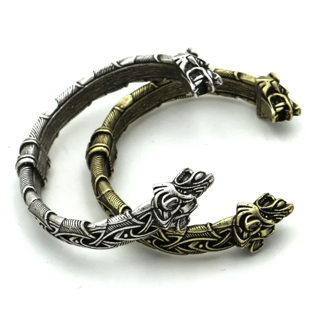 Pulsera con cabeza de lobo