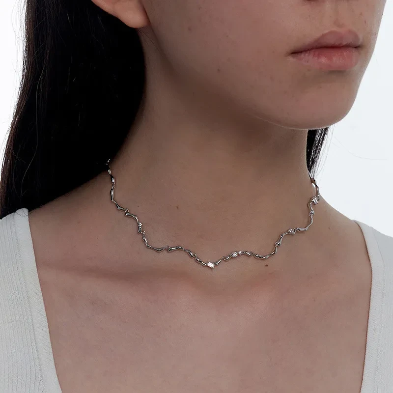 Joyería minimalista de ondas