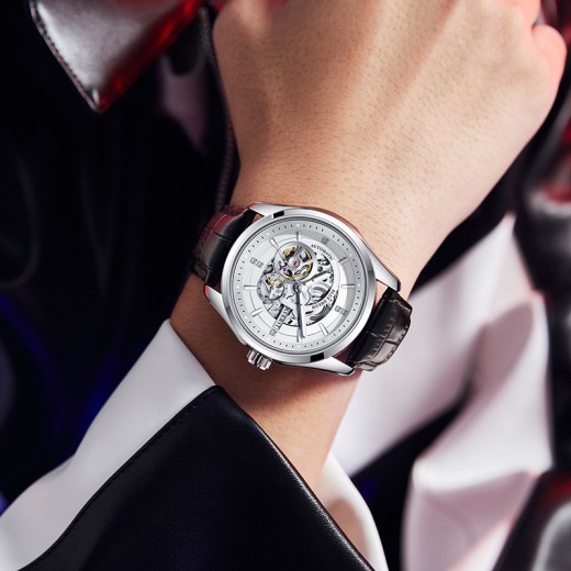 Reloj mecánico automático resistente al agua y luminoso.