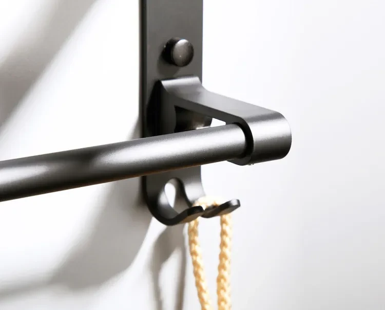 Toallero de baño de aluminio espacial negro mate montado en la pared