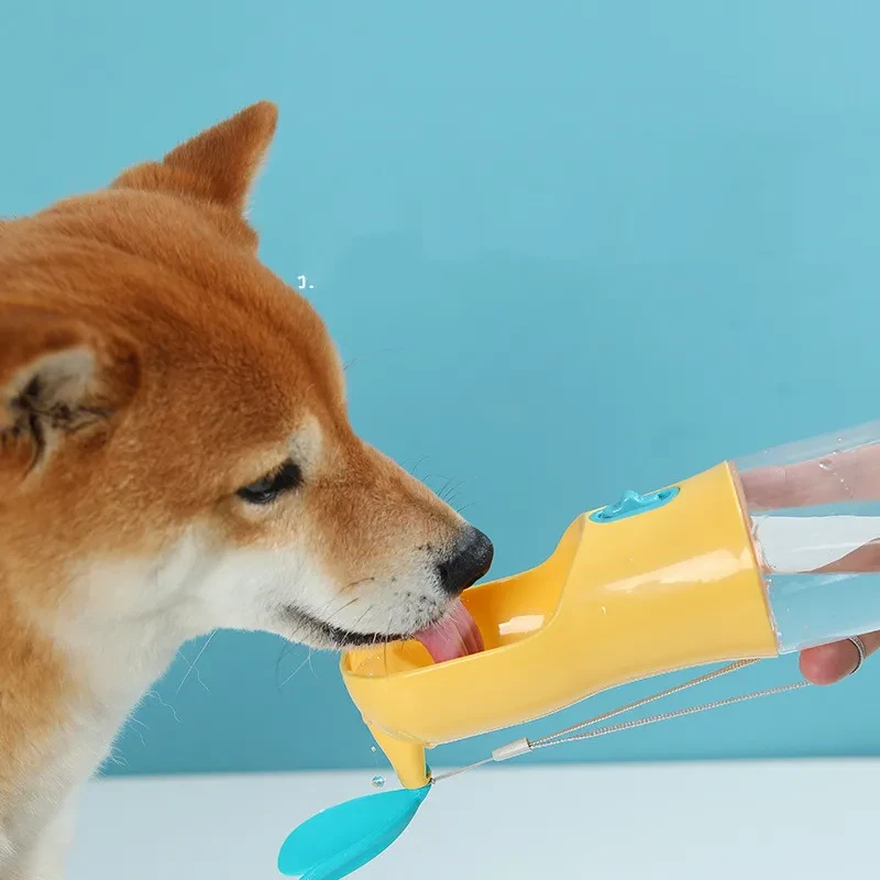 Botella de agua portátil para mascotas para viajes al aire libre
