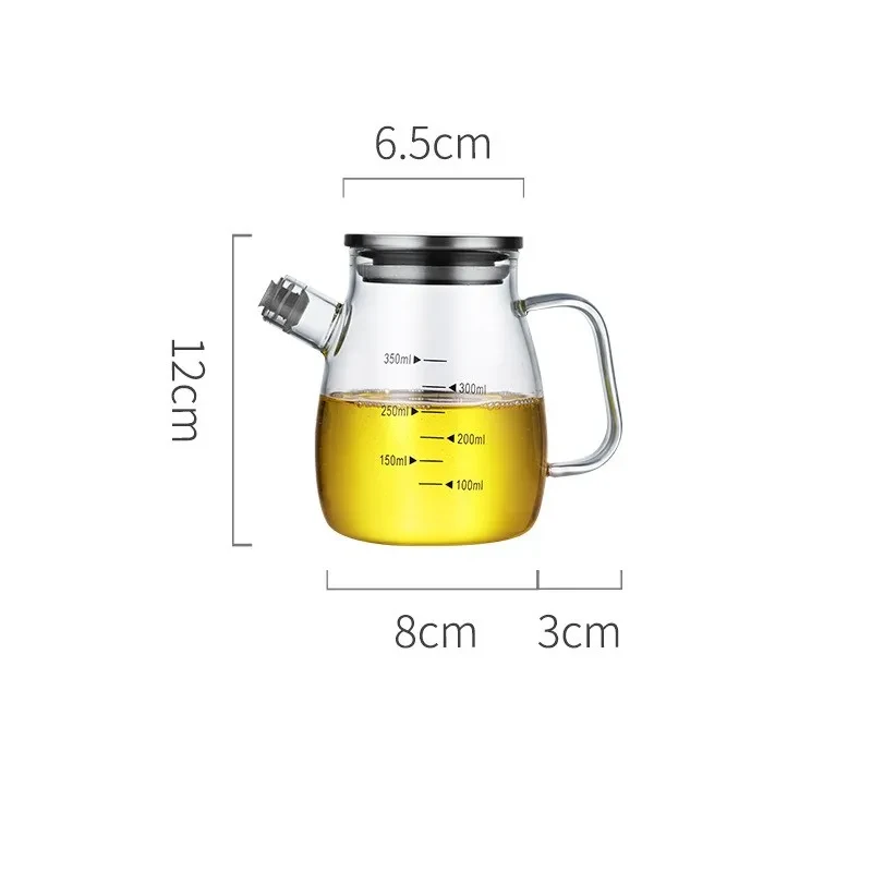 La lata de aceite de vidrio se puede llenar con latas de aceite.