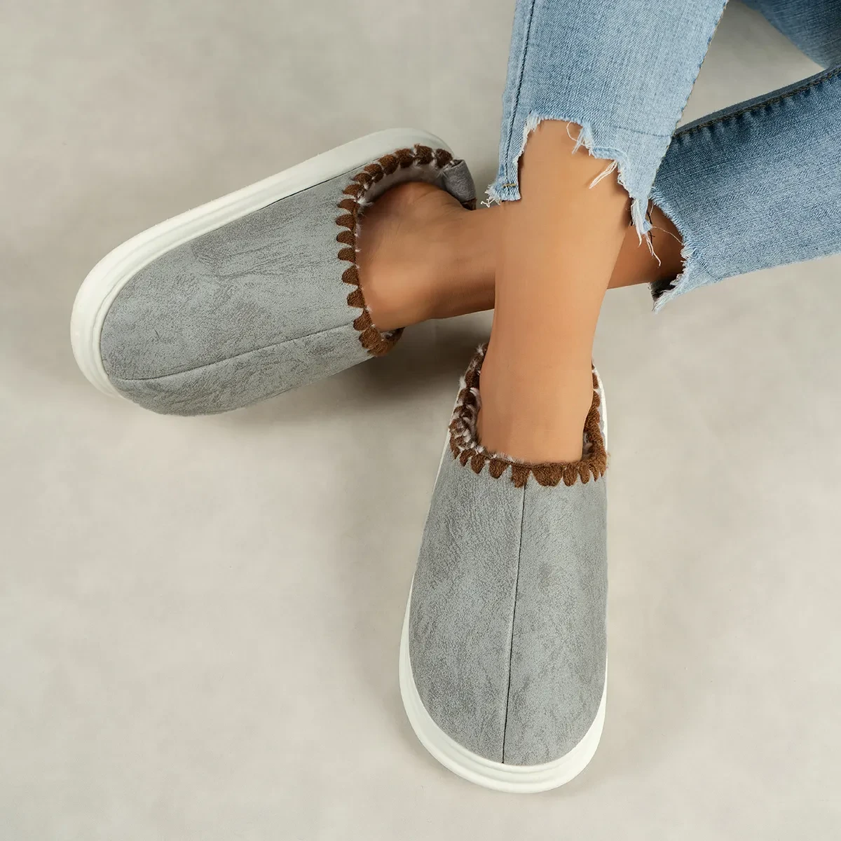 Pantuflas de algodón de moda de invierno con diseño de costura lateral para interiores, antideslizantes, para dormitorio, de felpa, para mujer y pareja