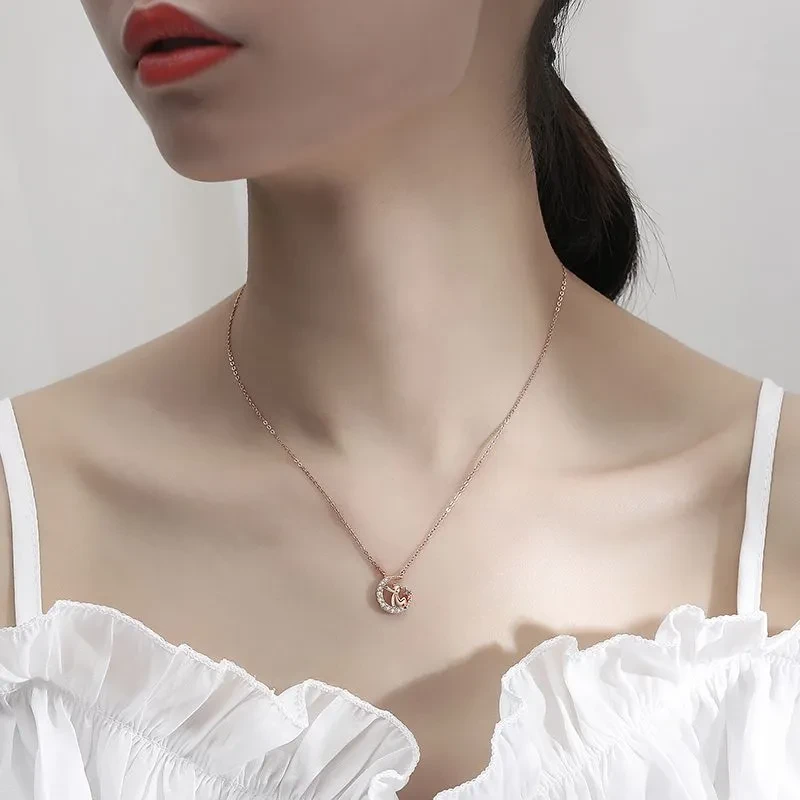 Collar con colgante de luna y principito, cadena de clavícula de lujo para mujer