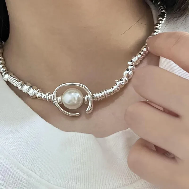 Collar de perlas de media luna de plata irregulares con costuras de lujo para minorías